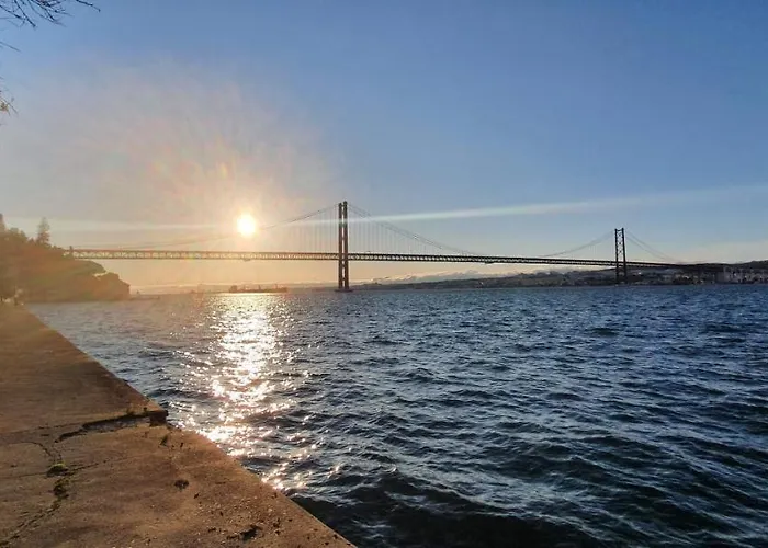 Bed & Breakfast Casa Do Criativo Almada