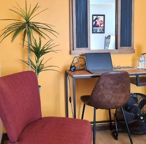 Bed & Breakfast Casa Do Criativo Almada