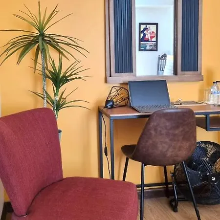 Bed & Breakfast Casa Do Criativo Almada