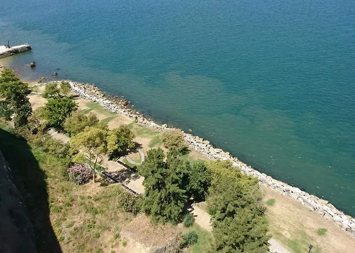 Bed & Breakfast Casa Do Criativo Almada